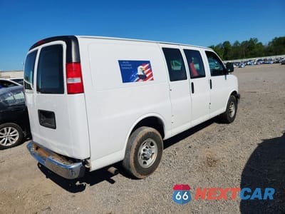 Trzecie zdjęcie samochodu z tyłu: 2018 CHEVROLET EXPRESS G2500 VIN:1GCWGAFGXJ1911674 - miniatura