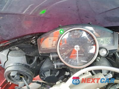 Zdjęcie 7 z 9 samochodu: 2004 YAMAHA YZFR1 C VIN:JYARN13Y14A000326 - miniatura
