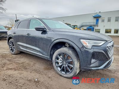 Czwarte zdjęcie samochodu z boku: 2024 AUDI Q8 E-TRON PREMIUM VIN:WA14ABGE4RB019884 - miniatura