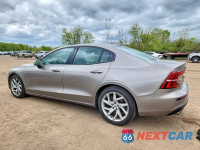 Drugie zdjęcie samochodu z przodu: 2019 VOLVO S60 T6 MOMENTUM VIN:7JRA22TK4KG011635 - miniatura