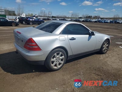 Trzecie zdjęcie samochodu z tyłu: 1999 MERCEDES-BENZ SLK 230 KOMPRESSOR VIN:WDBKK47F4XF098069 - miniatura