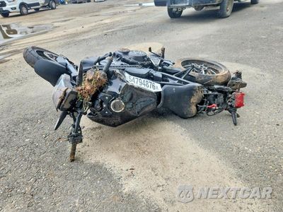 Trzecie zdjęcie samochodu z tyłu: 2023 HONDA CB1000 RA VIN:JH2SC8018PK500372 - miniatura