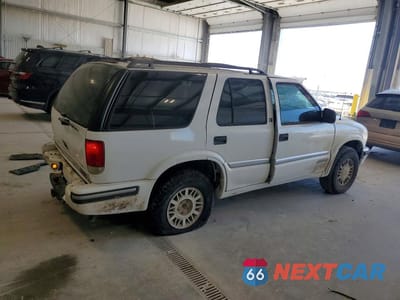 Trzecie zdjęcie samochodu z tyłu: 2000 GMC JIMMY / ENVOY VIN:1GKDT13W8Y2231263 - miniatura