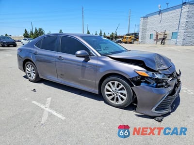 Czwarte zdjęcie samochodu z boku: 2023 TOYOTA CAMRY LE VIN:4T1C11AK8PU081702 - miniatura