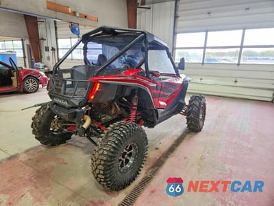 Czwarte zdjęcie samochodu z boku: 2020 HONDA SXS1000 S2R UTILITY VEHICLE VIN:1HFVE0543L4100471 - miniatura