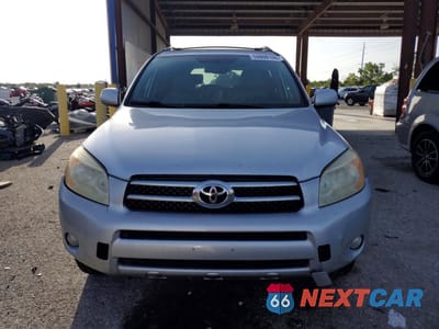 Piąte zdjęcie samochodu w środku: 2007 TOYOTA RAV4 LIMITED VIN:JTMBD31VX75095057 - miniatura