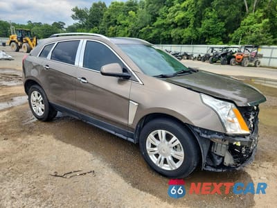Czwarte zdjęcie samochodu z boku: 2015 CADILLAC SRX LUXURY COLLECTION VIN:3GYFNBE38FS620018 - miniatura