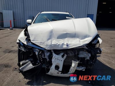 Piąte zdjęcie samochodu w środku: 2019 MASERATI LEVANTE VIN:ZN661XUA1KX333822 - miniatura