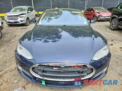 Piąte zdjęcie samochodu w środku: 2015 TESLA MODEL S 85D VIN:5YJSA1H22FFP74892 - miniatura