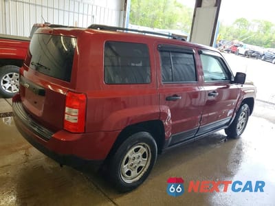 Trzecie zdjęcie samochodu z tyłu: 2016 JEEP PATRIOT SPORT VIN:1C4NJRBB7GD596569 - miniatura