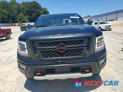 Piąte zdjęcie samochodu w środku: 2024 NISSAN TITAN PRO-4X VIN:1N6AA1ED5RN111045 - miniatura
