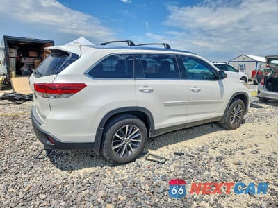 Trzecie zdjęcie samochodu z tyłu: 2019 TOYOTA HIGHLANDER XLE VIN:5TDJZRFH3KS998009 - miniatura