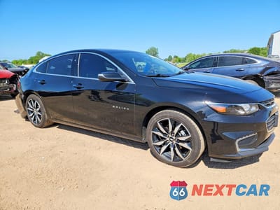 Czwarte zdjęcie samochodu z boku: 2018 CHEVROLET MALIBU LT VIN:1G1ZD5ST8JF281696 - miniatura