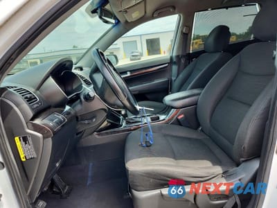 Zdjęcie 7 z 13 samochodu: 2014 KIA SORENTO LX VIN:5XYKT3A65EG464648 - miniatura