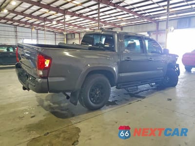 Trzecie zdjęcie samochodu z tyłu: 2022 TOYOTA TACOMA SR5 V6 VIN:3TMCZ5AN1NM454062 - miniatura