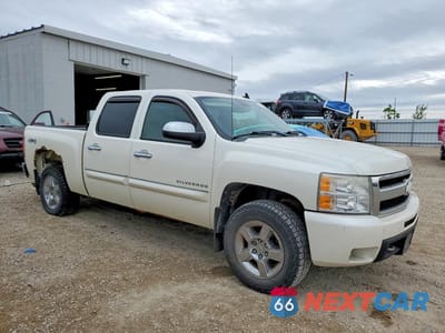 Czwarte zdjęcie samochodu z boku: 2010 CHEVROLET SILVERADO K1500 LTZ VIN:3GCRKTE35AG288049 - miniatura