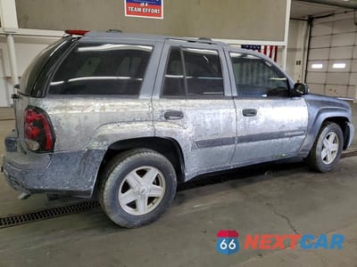 Trzecie zdjęcie samochodu z tyłu: 2003 CHEVROLET TRAILBLAZER VIN:1GNDT13S232279902 - miniatura