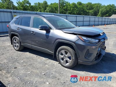 Czwarte zdjęcie samochodu z boku: 2024 TOYOTA RAV4 HYBRID XLE VIN:JTMRWRFV0RJ061546 - miniatura