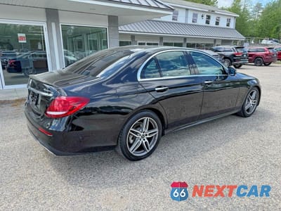 Czwarte zdjęcie samochodu z boku: 2018 MERCEDES-BENZ E 300 4MATIC VIN:WDDZF4KB8JA356550 - miniatura