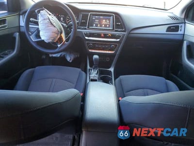 Zdjęcie 8 z 12 samochodu: 2019 HYUNDAI SONATA SE VIN:5NPE24AF1KH741516 - miniatura