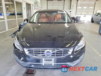Piąte zdjęcie samochodu w środku: 2017 VOLVO S60 PREMIER VIN:LYV402TK7HB128888 - miniatura