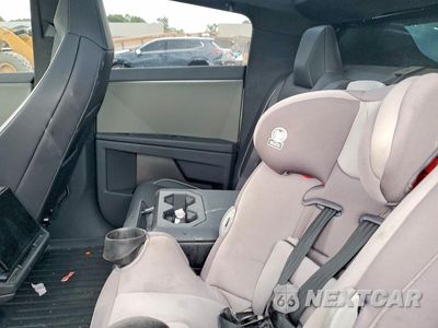Zdjęcie 10 z 11 samochodu: 2025 TESLA CYBERTRUCK VIN:7G2CEHED8SA061779 - miniatura