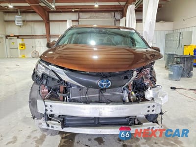 Piąte zdjęcie samochodu w środku: 2023 TOYOTA SIENNA XLE VIN:5TDYRKEC1PS158524 - miniatura