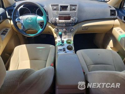 Zdjęcie 8 z 14 samochodu: 2012 TOYOTA HIGHLANDER BASE VIN:5TDBK3EH9CS119590 - miniatura