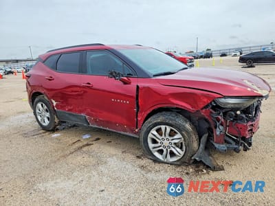 Czwarte zdjęcie samochodu z boku: 2019 CHEVROLET BLAZER 1LT VIN:3GNKBBRAXKS671799 - miniatura