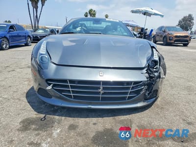 Piąte zdjęcie samochodu w środku: 2016 FERRARI CALIFORNIA T VIN:ZFF77XJA0G0213097 - miniatura