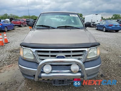 Piąte zdjęcie samochodu w środku: 2002 FORD F150 VIN:1FTRF17282NB74407 - miniatura