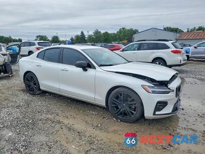 Czwarte zdjęcie samochodu z boku: 2024 VOLVO S60 PLUS VIN:7JRL12TH5RG297330 - miniatura