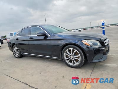 Czwarte zdjęcie samochodu z boku: 2017 MERCEDES-BENZ C 300 VIN:WDDWF4JB9HR234618 - miniatura