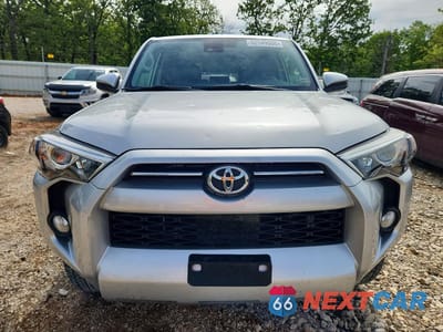 Piąte zdjęcie samochodu w środku: 2020 TOYOTA 4RUNNER SR5 VIN:JTEBU5JR2L5770484 - miniatura
