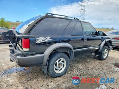 Trzecie zdjęcie samochodu z tyłu: 2005 CHEVROLET BLAZER VIN:1GNCT18X95K101049 - miniatura