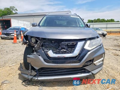 Piąte zdjęcie samochodu w środku: 2018 NISSAN ROGUE SV VIN:KNMAT2MV4JP506727 - miniatura