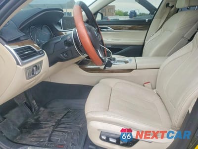 Zdjęcie 7 z 12 samochodu: 2016 BMW 740 I VIN:WBA7E2C50GG714437 - miniatura