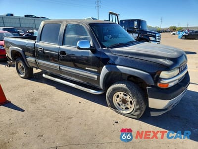 Czwarte zdjęcie samochodu z boku: 2002 CHEVROLET SILVERADO C2500 HEAVY DUTY VIN:1GCHC23G02F106477 - miniatura