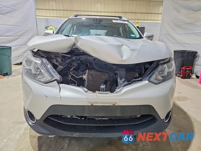 Piąte zdjęcie samochodu w środku: 2018 NISSAN ROGUE SPORT SV VIN:JN1BJ1CR6JW287061 - miniatura