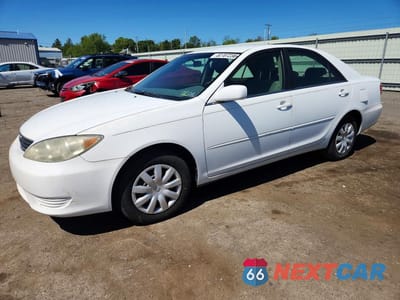 2005 TOYOTA CAMRY LE 4T1BE30K25U535369 - główne zdjęcie licytacji z USA - miniatura