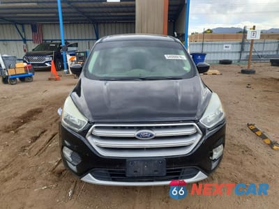 Piąte zdjęcie samochodu w środku: 2017 FORD ESCAPE SE VIN:1FMCU9GD5HUB60664 - miniatura