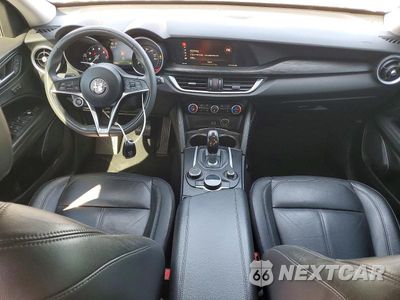 Zdjęcie 8 z 13 samochodu: 2018 ALFA ROMEO STELVIO VIN:ZASFAKAN1J7B74253 - miniatura