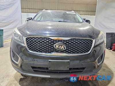 Piąte zdjęcie samochodu w środku: 2016 KIA SORENTO LX V6 VIN:5XYPGDA5XGG084392 - miniatura