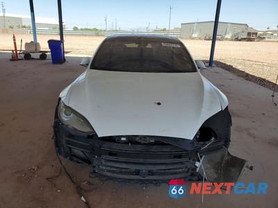 Piąte zdjęcie samochodu w środku: 2016 TESLA MODEL S VIN:5YJSA1E29GF128870 - miniatura