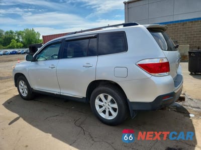Drugie zdjęcie samochodu z przodu: 2011 TOYOTA HIGHLANDER BASE VIN:5TDBK3EH4BS065890 - miniatura