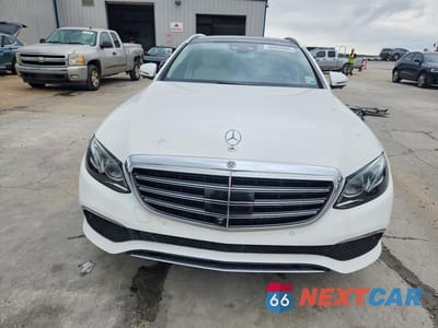 Piąte zdjęcie samochodu w środku: 2020 MERCEDES-BENZ E 450 4MATIC VIN:W1KZH6JB4LA818757 - miniatura