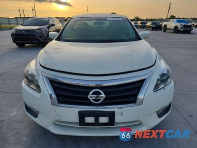 Piąte zdjęcie samochodu w środku: 2014 NISSAN ALTIMA 2.5 S VIN:1N4AL3AP2EC166282 - miniatura
