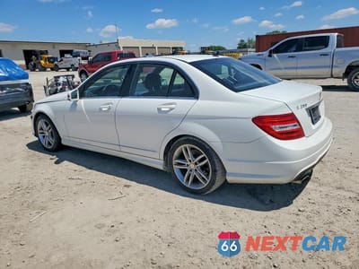 Drugie zdjęcie samochodu z przodu: 2014 MERCEDES-BENZ C 250 VIN:WDDGF4HBXER303337 - miniatura