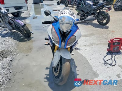 Drugie zdjęcie samochodu z przodu: 2018 BMW S 1000 RR VIN:WB10D6000JZ711490 - miniatura