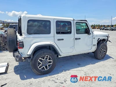Trzecie zdjęcie samochodu z tyłu: 2026 JEEP WRANGLER SAHARA VIN:1C4PJXEN1TW179787 - miniatura